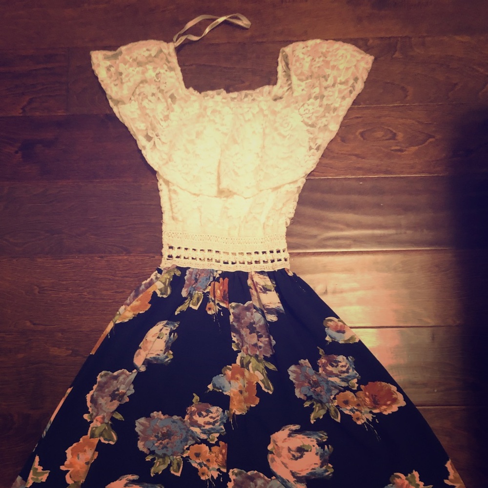 Floral and lace summer dress from papaya